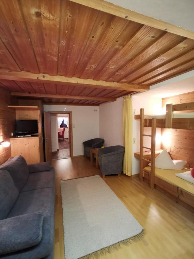 Ban Kneissl'S Apartment Umhausen Bagian luar foto