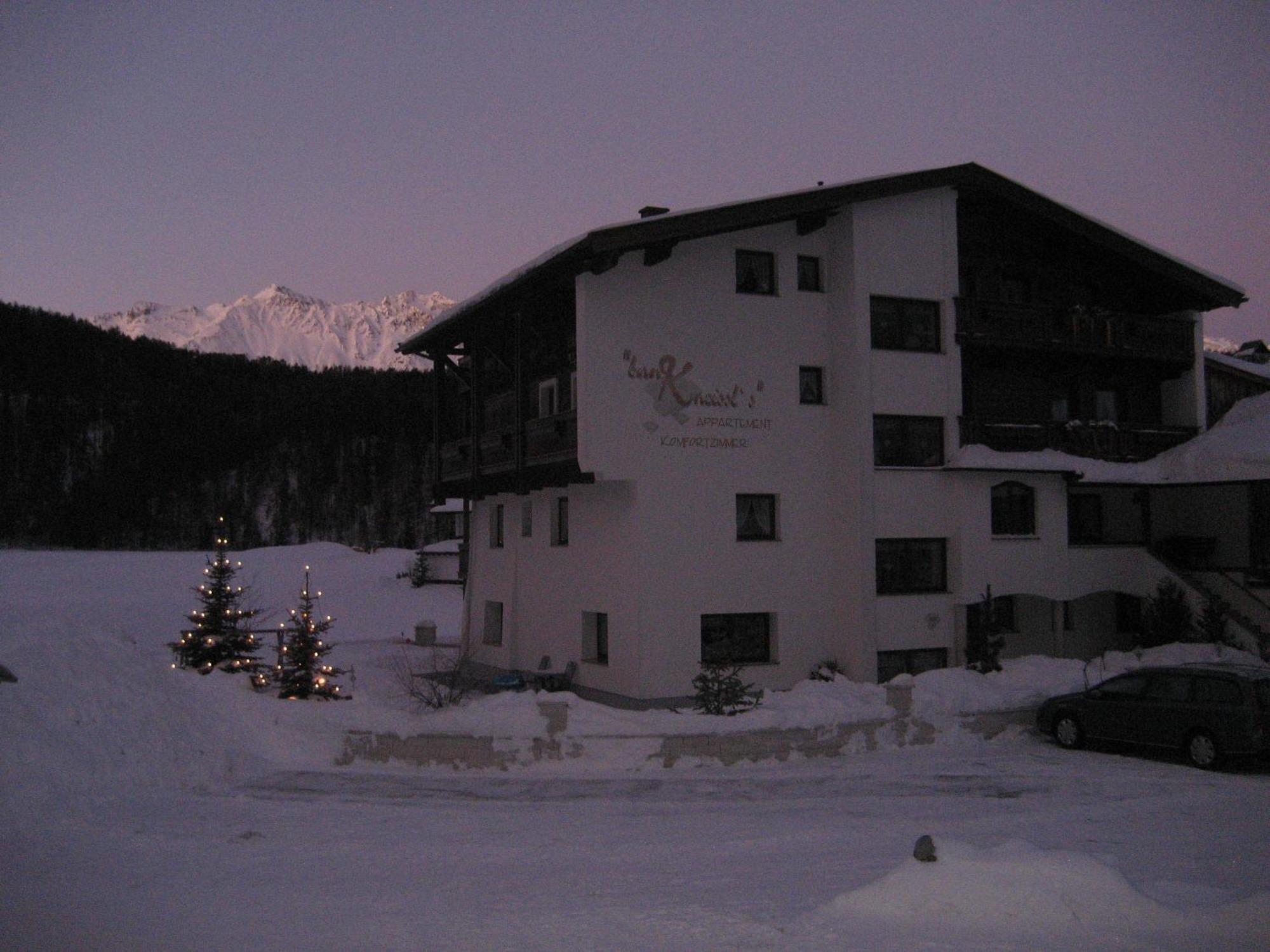 Ban Kneissl'S Apartment Umhausen Bagian luar foto
