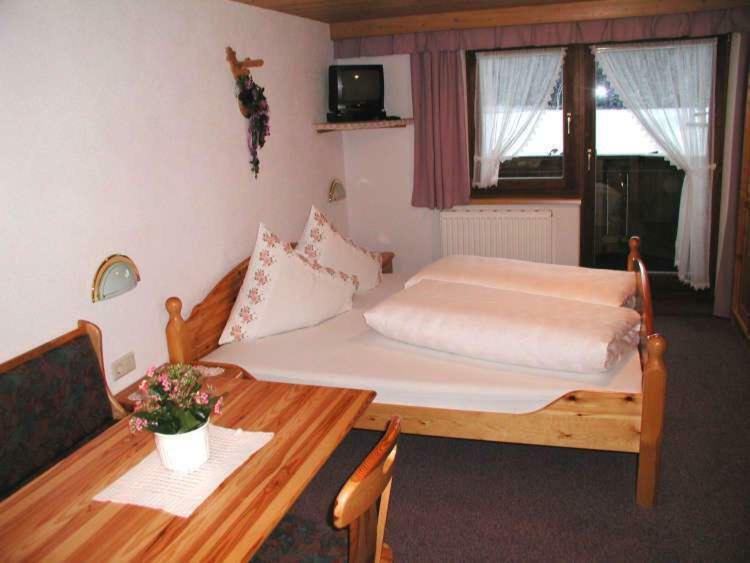 Ban Kneissl'S Apartment Umhausen Bagian luar foto